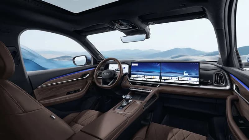 Салон Geely Monjaro 2026: приборная панель и сдвоенный экран мультимедиа